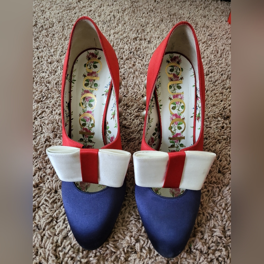 Womens Gucci Silk Satin Luna Bow Pumps